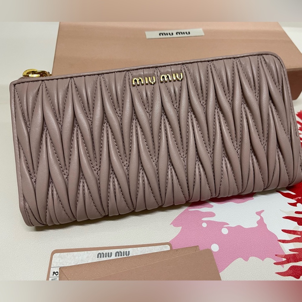 Dusty pink authentic Miu Miu leather wallet